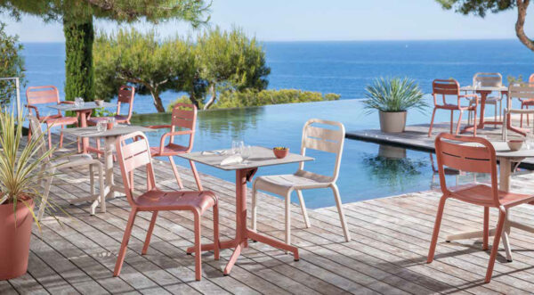 Cannes tables chairs